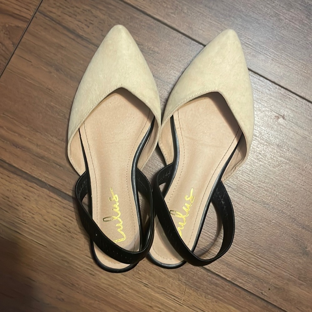 Size 6 Lulu flats